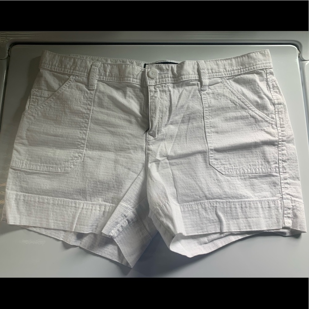 White Calvin Klein Shorts - Size 8🤍